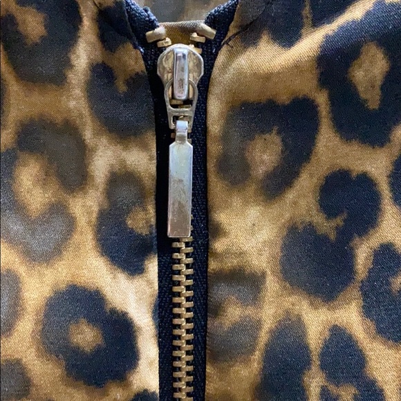 Express Leopard Top • bundle & save!!🛍 - Picture 4 of 4